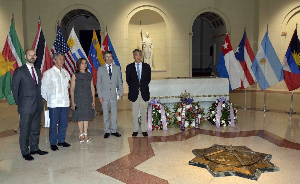 El secretario de Estado recibió información sobre el proceso de reforma constitucional, las principales transformaciones introducidas y la actividad legislativa derivada de la aprobación de la nueva Carta Magna.