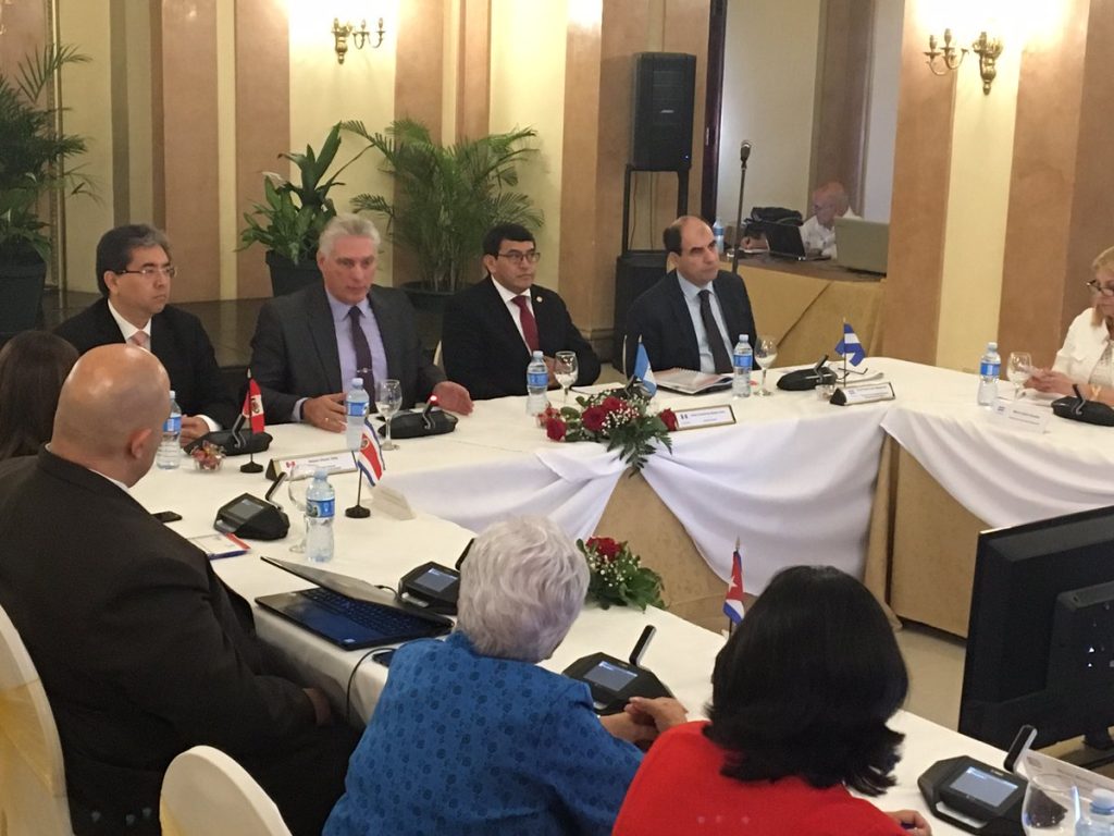 El presidente cubano refirió los esfuerzos por hacer transparente la gestión gubernamental y el empeño de combatir la corrupción.