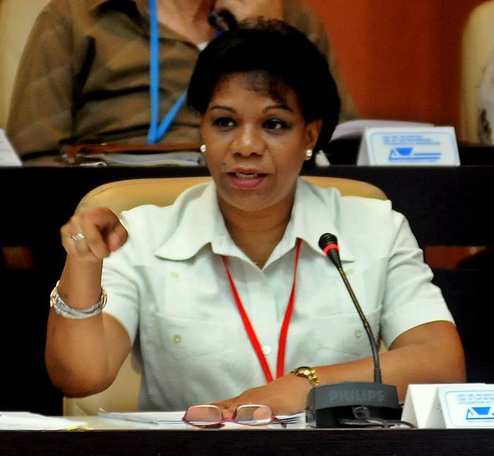 El proyecto de Ley Electoral reduce los miembros del Consejo de Estado de 31 a 21 miembros. La elección de un diputado se realizará por cada 30 000 habitantes.