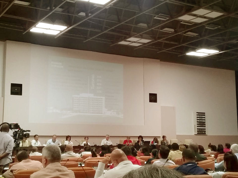 Cuba apuesta por el desarrollo de esta modalidad para acceder a financiamiento externo, tecnologías y nuevos mercados, así como insertar productos y servicios cubanos en cadenas internacionales.