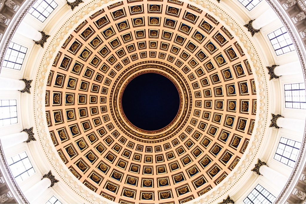 El historiador de la ciudad, Eusebio Leal, mencionó este particular en momentos en que un gran toldo cubre toda la cúpula, luego de intensos trabajos que permitieron una remodelación del resto del inmueble.