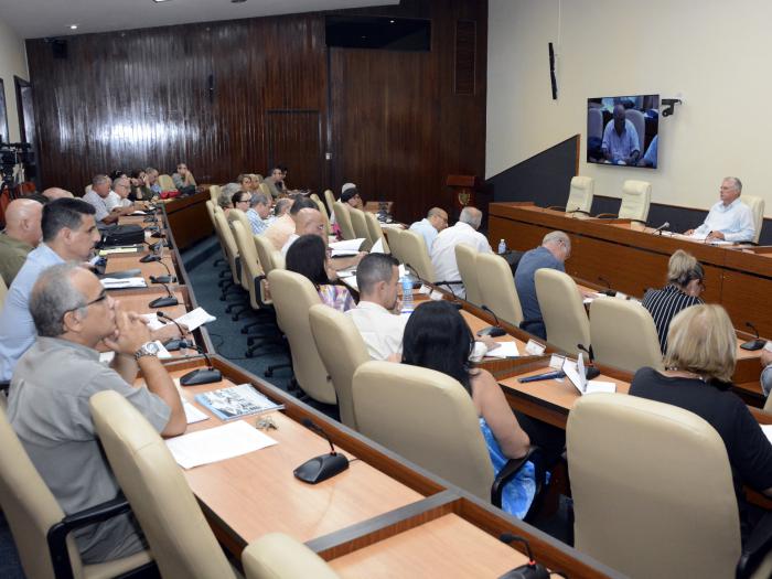 se consolida y desarrolla un sistema de medios de comunicación propios, que tiene sus mejores referentes en el Noticiero Cultural de la Televisión Cubana, la revista digital La Jiribilla y el periódico Cubarte.