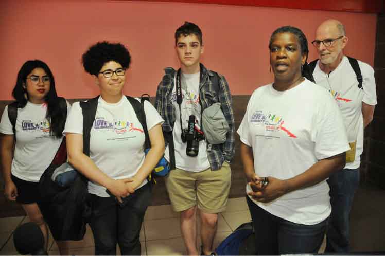 Las restricciones de viaje impuestas por Estados Unidos a Cuba afectan a numerosos ciudadanos norteamericanos que quieren visitar la isla y conocer su realidad de primera mano.