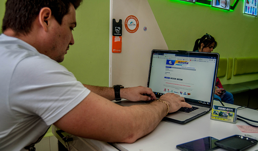 A partir de este Primero de agosto tendrán la posibilidad de navegar a 0.50 CUC /hora, una vez que hayan consumido las 30 horas del paquete contratado y dispongan de saldo en su cuenta.