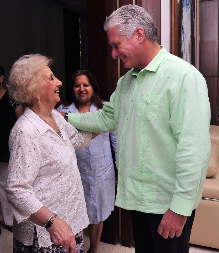 En el amistoso encuentro participaron Daniel Ricci, secretario general de la Federación de Docentes Universitarios; Juan Carlos Barroso, de la Asociación del Personal de la Universidad de Buenos Aires; y Claudia Susana Carlotto, hija de la luchadora argentina.