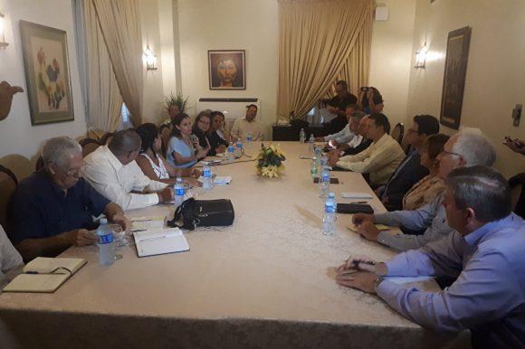 La producción de frutales y de camarón entre los posibles renglones a importar desde Cuba y señaló que hasta la fecha son el pollo y la soya los productos que más se exportan hacia la Isla.