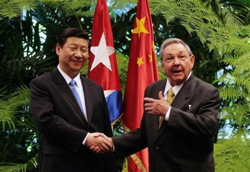 el Presidente chino, Xi Jinping, firmó este martes un decreto presidencial para conceder medallas nacionales y títulos honoríficos a 42 individuos del país y del extranjero.