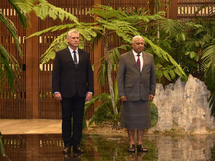 El Presidente de los Consejos de Estado y de Ministros, Miguel Díaz-Canel Bermúdez, recibió al Honorable Josaia Voreque Bainimarama, Primer Ministro de la República de Fiji, quien realiza una visita oficial a la mayor de las Antillas.