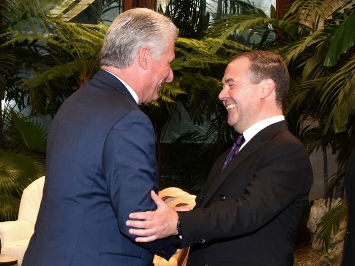 En el cordial encuentro ambas partes expresaron la satisfacción por el excelente estado de las relaciones bilaterales, y ratificaron la voluntad de trabajar por su continuo fortalecimiento.