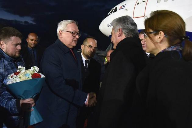 El mandatario antillano llegó procedente de San Petersburgo, en cuyo aeropuerto fue despedido por el jefe del Comité de Relaciones Exteriores del gobierno de esa emblemática urbe.