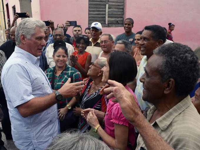 El mandatario cubano agradeció los textos aportados por las personas en el sitio de la Presidencia. Expresó además que cada idea transmite entusiasmo, responsabilidad ciudadana y compromiso.