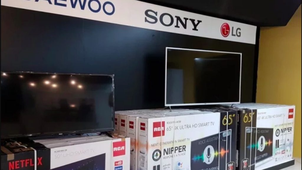 13 establecimientos comerciales (12 en La Habana y 1 en Santiago de Cuba) abren sus puertas para iniciar la venta de electrodomésticos, partes y piezas de carros y otras mercancías en divisas convertibles.