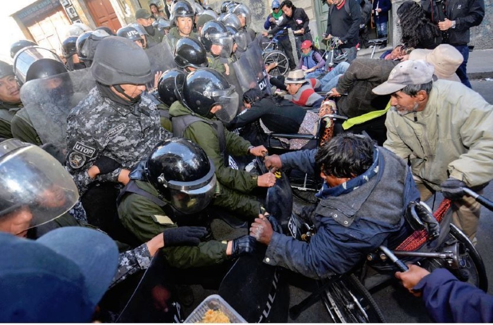 El presidente de Cuba, Miguel Díaz Canel Bermúdez, manifestó este jueves su repudio a las acciones represivas de militares bolivianos contra seguidores del expresidente Evo Morales, quien se encuentra exiliado en México.