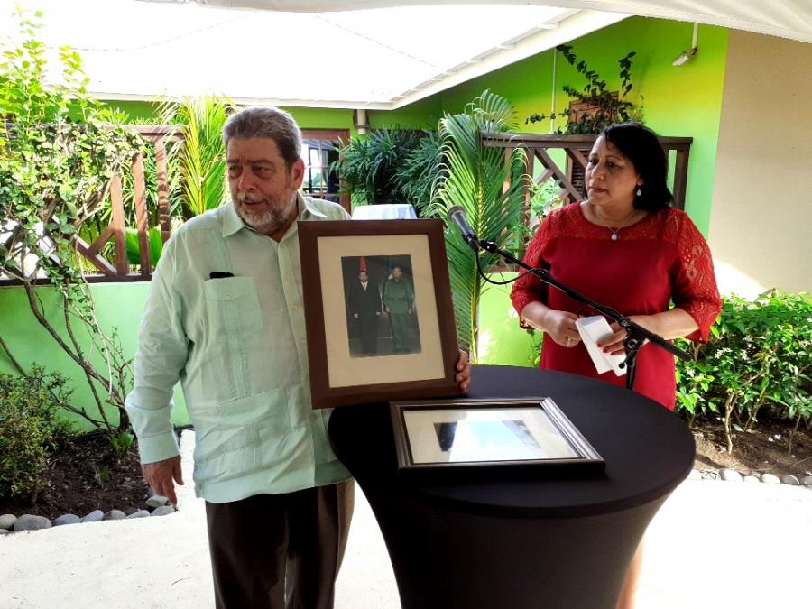 Ralph Gonsalves reconoció la labor realizada por la diplomática saliente y resaltó algunos hechos importantes, acontecidos durante su misión y reiteró su confianza en promisorio futuro de las relaciones bilaterales.