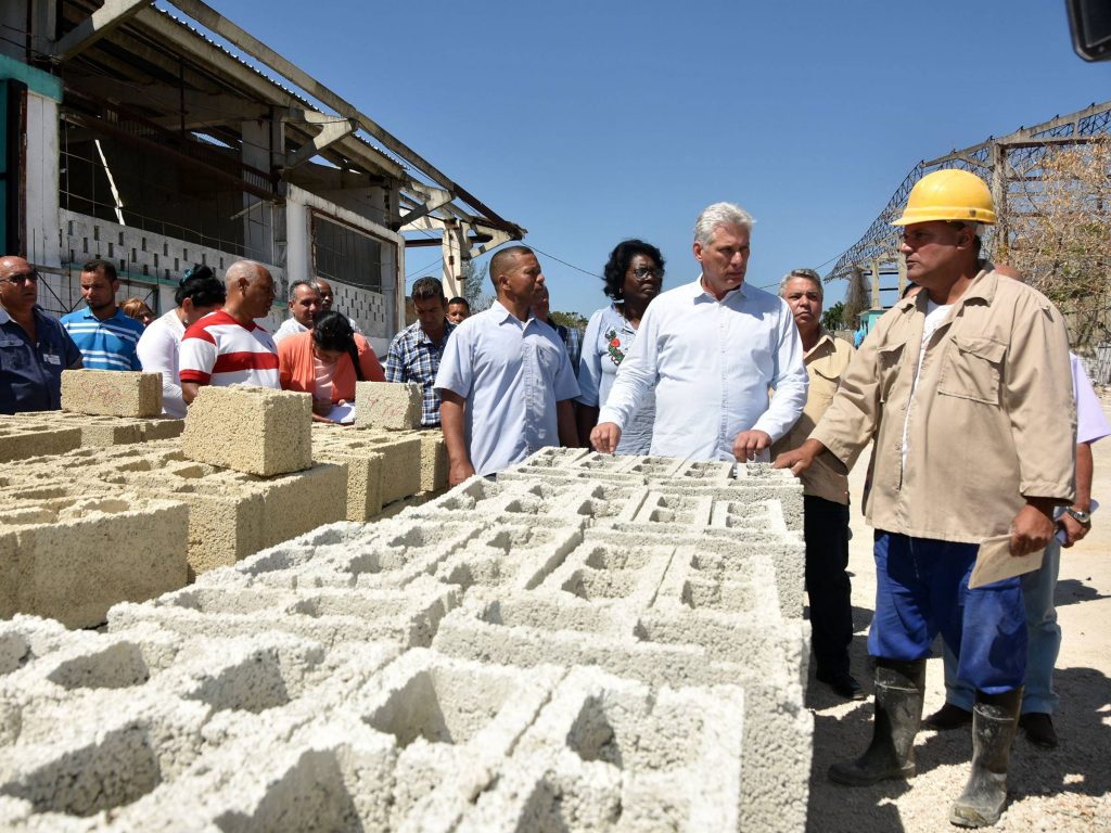 Miguel Díaz-Canel Bermúdez señaló que se han dado pasos para sustituir mecanismos administrativos por económico-financieros, sin embargo, todavía no se aprovechan todas las posibilidades y seguimos lentos en los encadenamientos productivos.