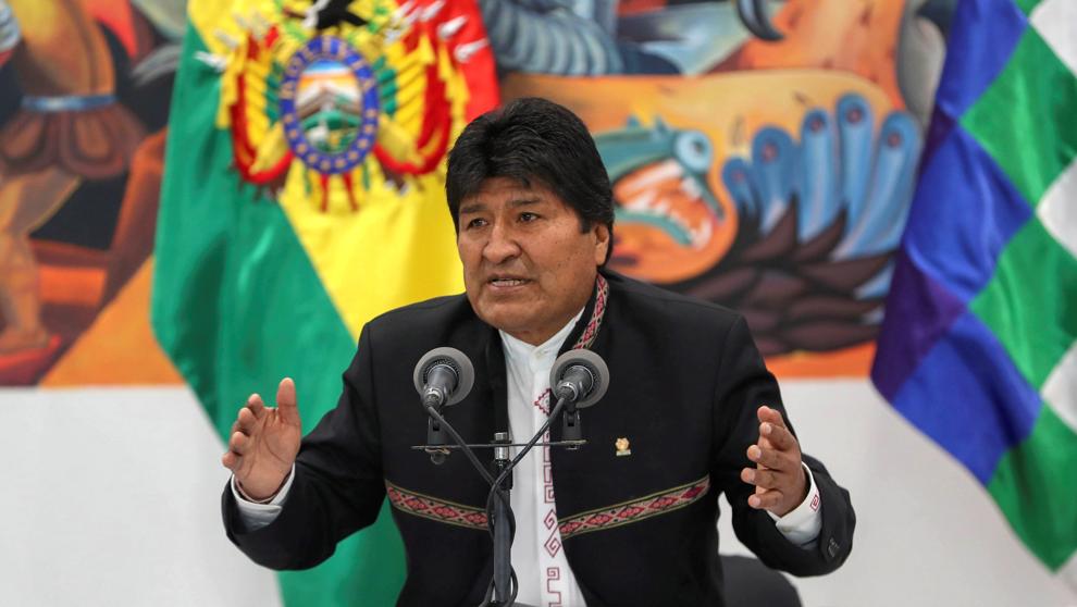 El mandatario de Bolivia en la tarde de este domingo anunció en una intervención transmitida en directo por la televisión su renuncia al cargo para evitar la escalada de violencia, los ataques y agresiones promovidas por los opositores Carlos Mesa y Fernando Camacho.