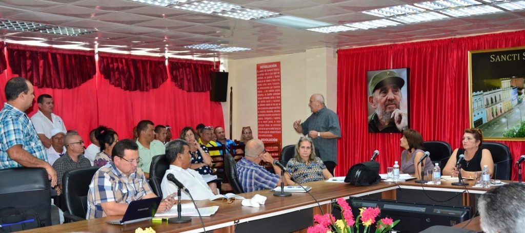 Jorge Luis Tapia Fonseca señaló que se impone elevar la eficiencia en el sector estatal y que para ello es preciso explotar las potencialidades existentes en cada uno de los centros.