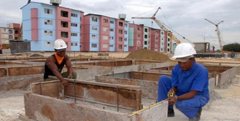 Multiplicar con mayor agilidad las capacidades de producción de materiales y acelerar los ritmos constructivos permitirán a Cuba acercarse más rápido a la posibilidad de edificar 60 mil casas al año.