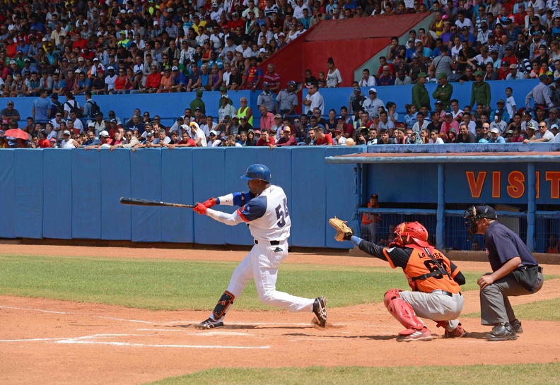 René Navarro nos trae los mejores del atletismo en el 2019 y que pasará Tokio 2020. SALUD Y DEPORTE con rutina de cardio y los certeros comentarios de Armando Yera Gogoy