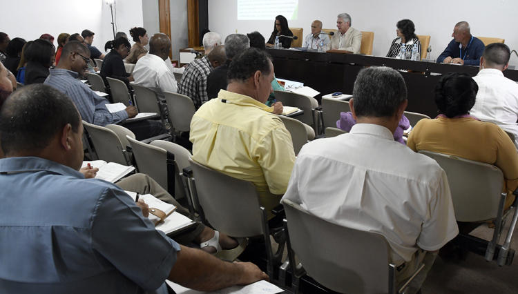 Los diputados, que integran esta Comisión, analizan este miércoles los resultados del control y fiscalización realizado al programa de la vivienda en el país, uno de los temas de mayor impacto social.