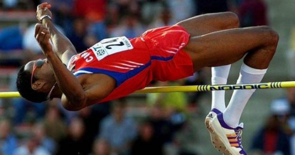 Todo comenzó con el 2,43 de hace 31 años (en 1988), también en Salamanca (le quitó el tope al sueco Sjöberg). Después llegó el 2,44 en San Juan (Puerto Rico) en 1989, y luego ese día del 2,45 en Salamanca.