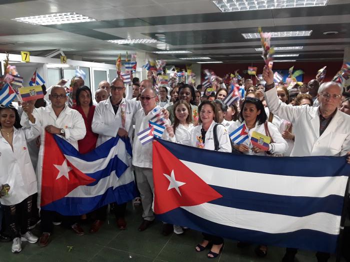Cuba exhibe hoy resultados que han sido posibles gracias a los valores éticos y a la entrega diaria de todos aquellos que hacen de la atención a la salud un derecho cotidiano de la humanidad, dentro y fuera de nuestro país.