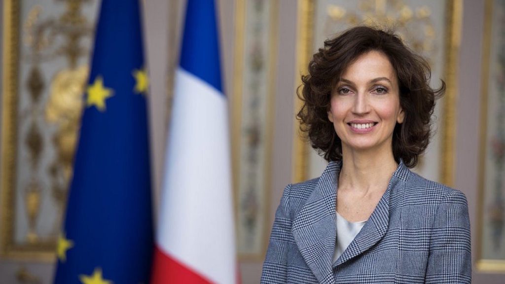 Azoulay, en el cargo desde el 15 de noviembre de 2017, es una alta funcionaria y política francesa, fue consejera cultural del presidente François Hollande (2014-2016) y ministra de Cultura y Comunicación de 2016 a 2017.