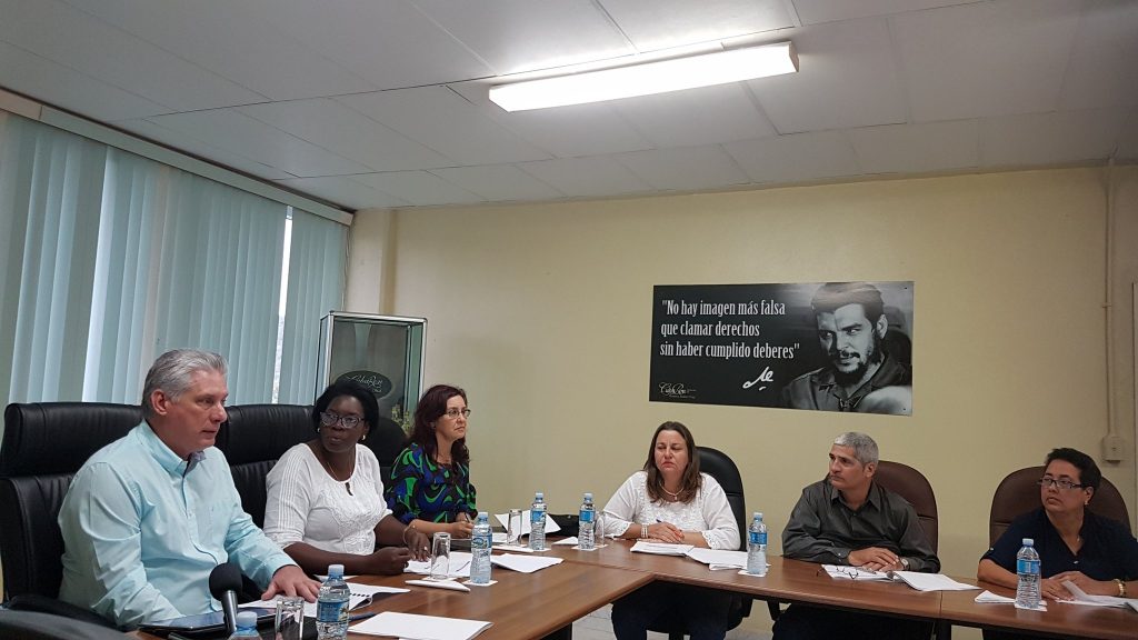 El recorrido inició por el Centro de recría de cerdos criollos de capa oscura, ubicado en el municipio de Santa Cruz del Norte, que se dedica al desarrollo del ganado menor con genética criolla y aportará el pie de cría para otras tres instalaciones.