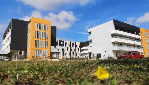 Son instalaciones para gestionar el flujo de conocimiento que genera la conexión entre empresas, centros de investigación y las universidades. Son incubadoras donde nacen nuevas empresas que aportan bienestar a la sociedad.