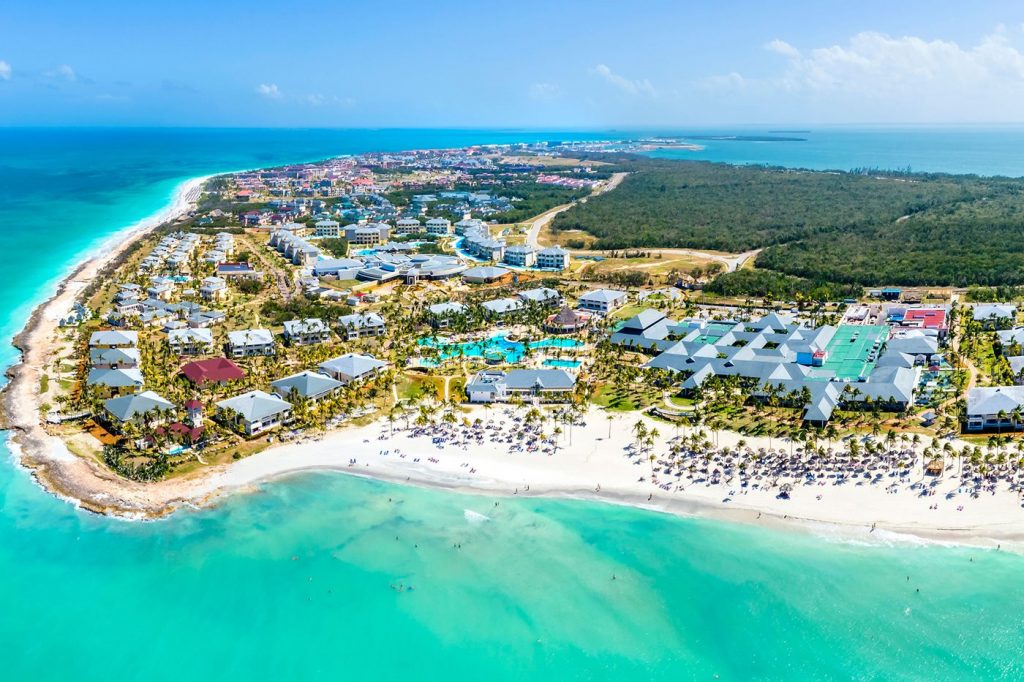 De acuerdo con TripAdvisor, basados en las opiniones y puntuaciones de millones de sus miembros, la mayor de las Antillas ocupó el puesto 19 y dos sus playas, Paraíso en Cayo Largo y Varadero, están dentro de las 10 mejores en todo el orbe.