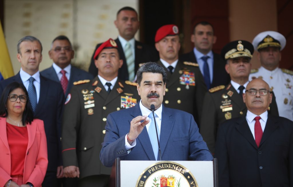 A través de la red social twitter, el mandatario escribió "desfachatez en extremo contra la dignidad de Venezuela" donde también compartió un comenatrio publicado en el diario Granma respecto a la nueva estrategia de la Casa Blanca hacia la nación suramericana.