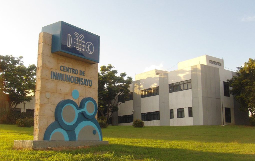 El sistema de diagnóstico, permitirá someter a pruebas a un mayor número de personas para detectar e identificar oportunamente los positivos, aislarlos y tratarlos disminuyendo el riesgo de que evolucionen a las formas graves de la enfermedad.