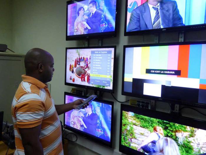 Ariadne Plasencia Castro, vicepresidenta del Grupo Empresarial de la Informática y las Comunicaciones (GEIC), publicó en Facebook que quienes no reciben la señal de manera automática, deben sincronizar de nuevo las cajas decodificadoras.