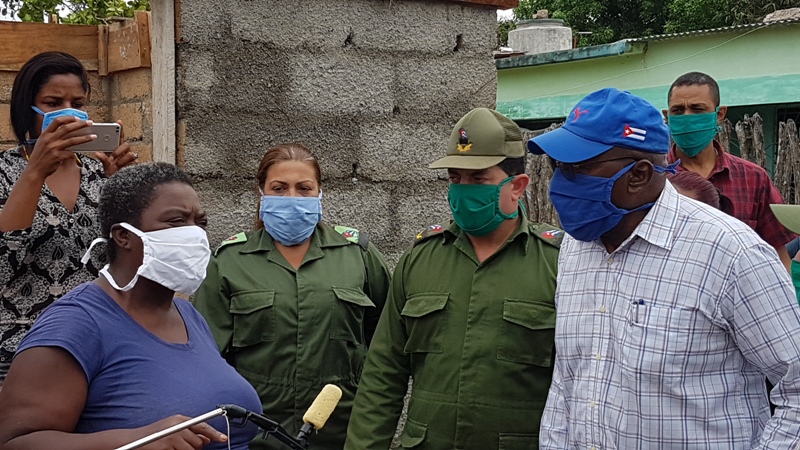Salvador Valdés Mesa, visitó los municipios de Florida y de Carlos Manuel de Céspedes, interesado en la marcha del programa de recuperación de las viviendas dañadas por una tormenta local severa, a finales del mes de abril, y la atención a las familias damnificadas.