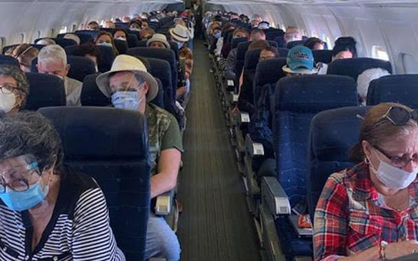 Los consulados, junto a las Asociaciones de Cubanos Residentes en el Exterior, continúan brindado atención y apoyo a quienes quedaron retenidos en otras regiones por la pandemia, añadió el jefe de la diplomacia de la Isla.