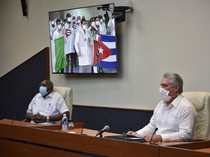 Palabras pronunciadas por el Presidente de la República de Cuba, Miguel Díaz-Canel Bermúdez, en el recibimiento a distancia a los médicos de la brigada Henry Reeve que se encontraban en Crema, Italia, al arribar al aeropuerto José Martí.