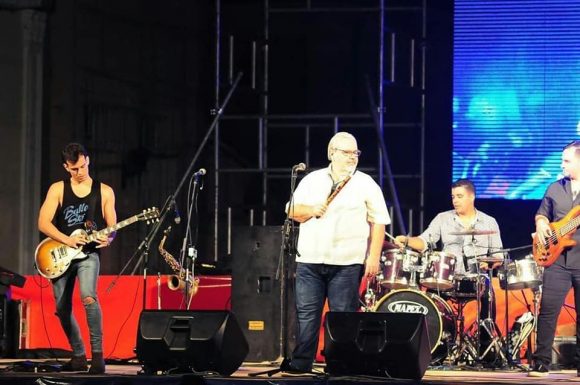 Como parte del grupo Moncada fue acreedor de numeroso premios y distinciones, entre ellos: Distinción por la Cultura Nacional, Medalla Raúl Gómez García, la Giraldilla de la Habana, 250 Aniversario de la Universidad de la Habana, entre otros.