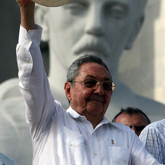 El presidente Nicolás Maduro, a través de Twitter envío un abrazo al «líder de principios revolucionarios intachables que nos llena de fuerza para continuar en la lucha por la dignidad de nuestros pueblos. ¡Gracias por tanta sabiduría, Comandante!».