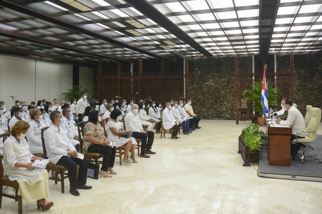Primer Ministro de Cuba resalta labor de colaboradores médicos en la región caribeña