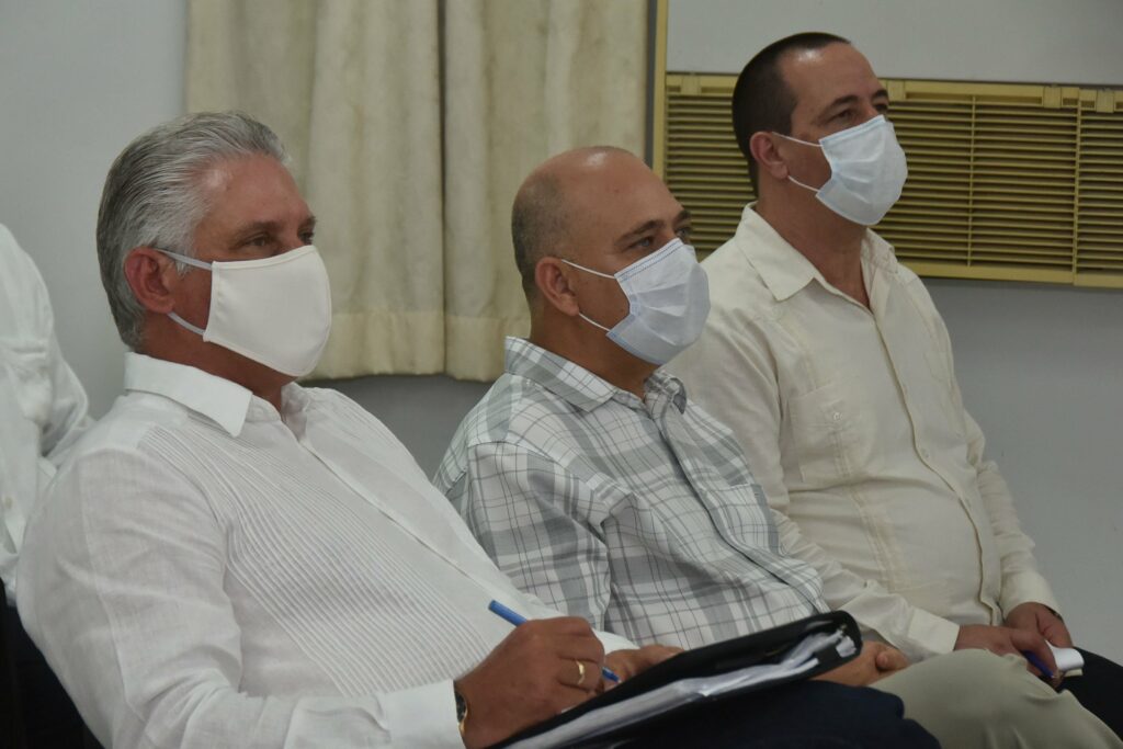 A través de su cuenta personal en Twitter, el Presidente de la República calificó de desafiantes las próximas jornadas en el país "para revertir las peores tendencias de la Covid-19 en provincias más afectadas".