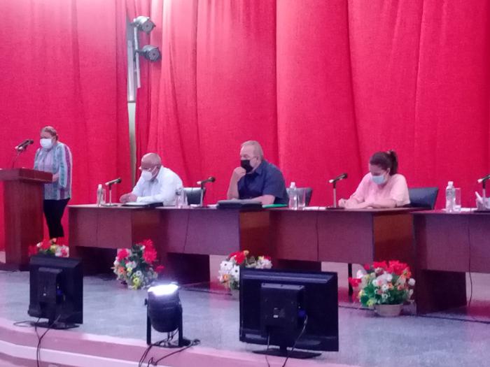 Esta es una provincia pequeña, con una población de 406 000 habitantes; no es preciso atravesarla para llegar a otras provincias; posee un trabajo tradicionalmente loable en la Salud, y hasta hace pocas semanas no afrontaba problemas graves en la propagación epidémica.