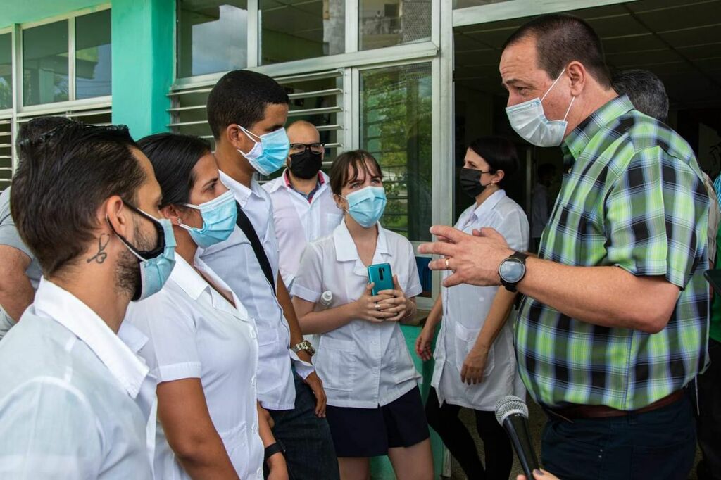 El ministro de Salud Pública de Cuba, José Ángel Portal Miranda recorrió la occidental provincia de Pinar del Río, actual epicentro de la pandemia en el país.