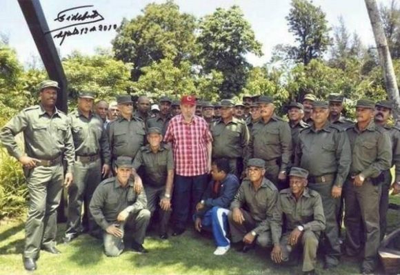 El General de Ejército señaló también que, en una fecha tan significativa, no es posible dejar de «recordar a los fundadores ni a los que cayeron en el sagrado cumplimiento del deber y que constituyen para todos un ejemplo a seguir».
