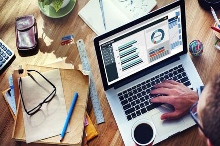 La directora de Empleo del ministerio de Trabajo y Seguridad Social, Ingrid Travieso, destacó que al cierre de julio último se registraron 569 303 trabajadores que laboran a distancia según la naturaleza de la actividad o cargo que desempeñan.