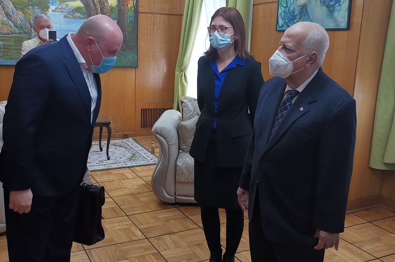 Las reuniones fueron con Iván I. Melnikov, primer vicepresidente de la Duma Estatal; con Vadim V. Kumin, diputado y vicepresidente del Comité de Finanzas de esa institución, y con Gueorgui N. Potapov, vicepresidente del Banco Internacional de Inversiones, BII.