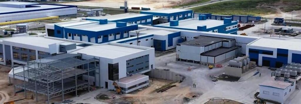 El centro cuenta con una línea de llenado de 12 000 viales por hora y con otra más pequeña de 3 000 bulbos por hora, para introducir productos que sean de menos valor agregado o menos demandados.