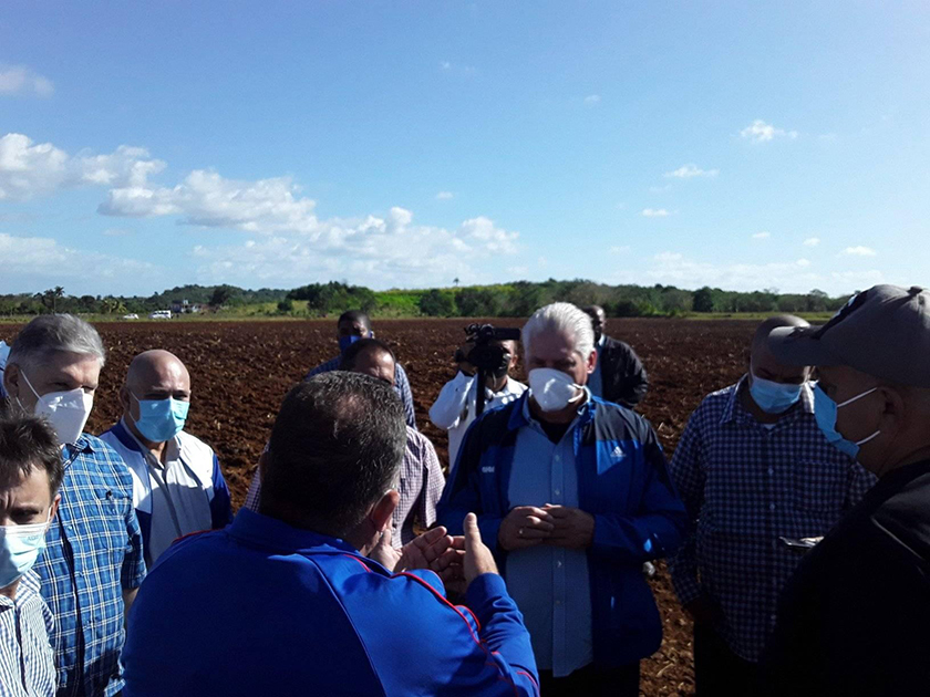 ¨Conmemoramos el quinto aniversario de la pérdida física del Comandante en Jefe y creo que un buen homenaje es compartir con la población¨, expresó el Presidente de la República, Miguel Díaz-Canel Bermúdez, durante una visita a la provincia de Matanzas.