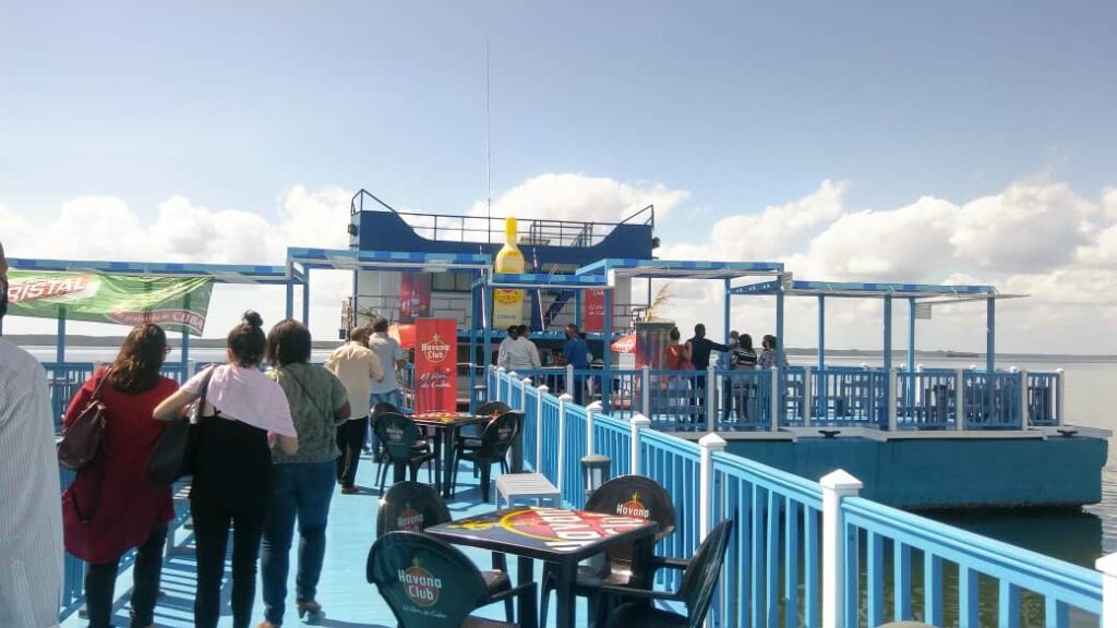 El hostal Tortuga, producto turístico emplazado en una patana, quedó inaugurado este domingo en la provincia de Cienfuegos, como complemento de la reactivación de la actividad náutica dentro de la bahía.