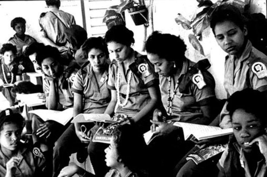 El 22 de diciembre de 1961, Cuba fue proclamada Territorio Libre de Analfabetismo. Las palabras pronunciadas por Fidel resumen el esfuerzo que contribuyó a cimentar el espíritu de una nueva era abocada a la edificación de un sistema social más justo y humanista.