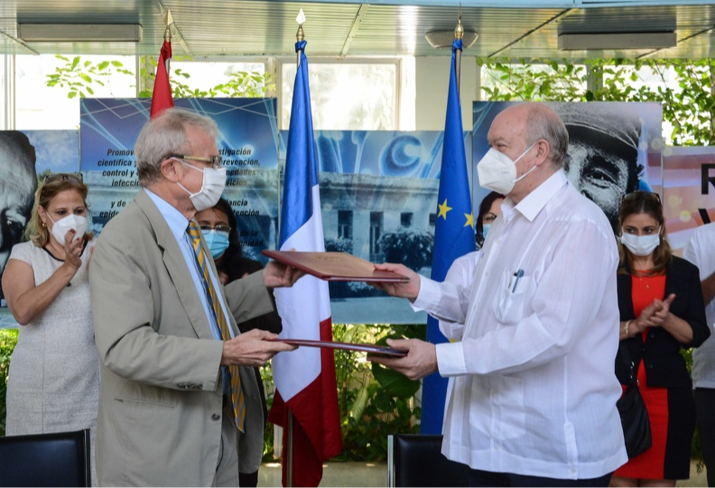 El Instituto de Medicina Tropical Pedro Kourí recibe el financiamiento de la Agencia Francesa para el Desarrollo para llevar a cabo el Proyecto de fortalecimiento de las capacidades nacionales de vigilancia y diagnóstico frente a las enfermedades infecciosas.